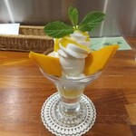 ホットケーキパーラー フルフル - マンゴーパフェ