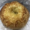 バニトイベーグル - 料理写真:焼きもろこしチーズベークル（３２０円）はまるでハンバーグ並のボリューム！