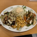 雁飯店 - A定食　右から酢豚、小海老の天ぷら、キャベツの千切りサラダ、豚肉の味噌炒め