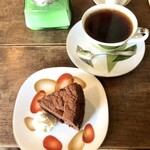 うてな喫茶店 - チョコレートケーキと中深煎りブレンドコーヒー