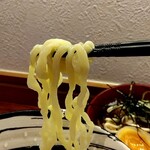 俺の中華たなか家 - 麺リフト⤴️ツルピカ✨麺は小麦の味わい楽しめる逸品☆