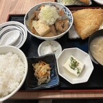 246222434 - 味噌もつ煮定食アジフライ付　ご飯じゃないな　酒だな