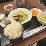 Fukuei mon - 海鮮、アスパラ、たけのこ炒め定食全景