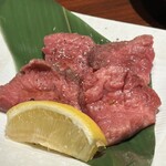 焔立つ肉寿司と牛タンタワー 肉処 双葉 三宮 - 