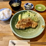 とんかつ ひやま - ロースカツセット　カツは塩でいただきます