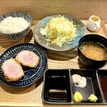 Ginza Tonkatsu Saitou - 赤身とんかつ三種コース定食　ご飯、味噌汁、キャベツ、小鉢