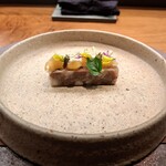 レストラン・カワサキ - キレイな花が乗せられ見た目もキレイなパテで とても柔らかくジューシーで旨味が凝縮しています