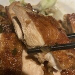 中国飯店 - 油淋鶏の鶏肉がカリッカリに焼き上げられてる
            