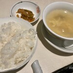 中国飯店 - 玉子スープはマイルドながらも
            味わいがシッカリしてる
            辛味搾菜は旨い