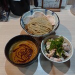 麺屋 さん田 - カレーつけ麺大盛と鶏チャーシュー丼