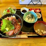 Shunnagohan Uchouten - 本鮪中トロ漬け丼+山かけ　ご飯大盛り