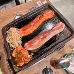 タレ焼肉と包み野菜の専門店 焼肉くるとん - 