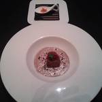 ガストロノミー ジョエル・ロブション - レンズ豆　トリュフの香るカプチーノ仕立て、プランシャで焼いたフォワグラを添えて
      
      
      