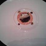 ガストロノミー ジョエル・ロブション - ブルーチーズ　スパイシーなプラムのコンポートとオレンジの香るタルト仕立てに
      
      
      