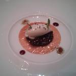 ガストロノミー ジョエル・ロブション - ブルーチーズ　スパイシーなプラムのコンポートとオレンジの香るタルト仕立てに
      
      
      