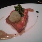 ガストロノミー ジョエル・ロブション - ドーバーソール　アーモンドパウダーをまとわせて骨付きでロースト
      レモンの香るブリオッシュのムースリーヌとケイパーのクーリ
      