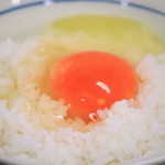 Za Torijirou - 【たまごかけごはん　トリュフ塩】　濃密玉子をポトンと落してダシ醤油をちょい
      と垂らせば、トリュフの香りと玉子の濃厚な味とコシヒカリが美味しい♪
      
