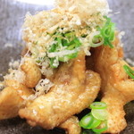 Za Torijirou - 【かわ酢】　阿波尾鶏の首皮をカリっと揚げました。酸味と甘みのバランスを追及したかつお風味の自信作の酢をたっぷりと♪
      
      