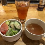 Eito Ozu Famu - セットのサラダとコンソメスープ