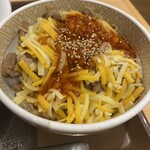 すき家 4号古川西館店 - ヤンニョムチーズ牛丼 大盛