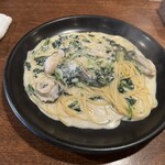 パスタ家 - 牡蠣とほうれん草のクリームパスタ