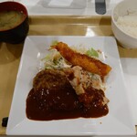 食堂 けやき - 日替り A定食 ミックスグリル (小鉢なし)、580円。