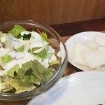 キッチン ブルー グローブ - サラダ、お新香のアップ