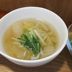 キッチン ブルー グローブ - 白菜スープのアップ