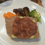 キッチン ブルー グローブ - 正面から、トローリとした赤ワインビネガーのソース