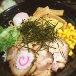 油そば専門店 ぶらぶら - 本日のランチ☆
塩油そば超盛り 全部のせ☆

新しく出た塩味は中々美味しかった☆途中できざみニンニクやたまねぎの微塵切りを加えたり、酢やタレを加えて変化をつけて楽しめる☆店的には麺を食べ終わった後を推奨しているが、自分は少し麺を残して鶏ガラスープとタレを加えて、汁そばにして楽しみます☆

超盛りはカナリ多かった(＾ｰ^)ノ