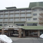 Fujibihoteru - ホテル外観(雪が沢山残っていて、良いアングルが取れませんでした）