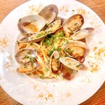 Vongole Bianco with clams