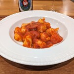 La Stalla - スーパーフルーツトマトのみのソース。普通の日本のトマトでは美味しくならんから玉ねぎが必要なんよね。そして最近聞いた玉ねぎは肥料食いの野菜だという農家さんの話に合点がいく