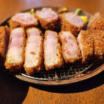 Tonkatsu Ageya Hannimmae - お皿一杯にひしめき合うお肉たちよ!