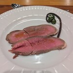 La Stalla - 高橋さんの羊が野生なら、ニニウさんの羊はお姫様。とにかく美しい。こういう低温度帯の食べ方となると、なおのことそれが際立ちます