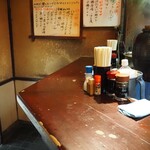 初音 - 店内（立ち飲みカウンター）