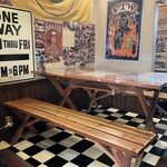 ビッグスマイル - テーブル席は6人は座れそう