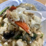 ぎょうざの満洲 - 野菜が結構、入っています