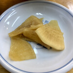 ぎょうざの満洲 - お新香付き