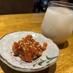 日韓食堂138 - イカキムチと普通のマッコリ