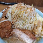 ラーメン二郎 - ブタ入り@950円