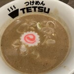 つけめんTETSU - いわゆる魚介×豚骨のWスープ 濃厚な色あい