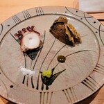 鮨 さかい - 蒸し鮑は長崎の鮑、煮蛸は佐賀県だったかな