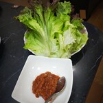 焼肉 済州 - サンチュ