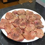 焼肉 済州 - タンシタはこの量でなんと1000円
