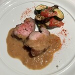 Brasserie PAUL BOCUSE - 山形県産大沢牧場豚肩ロース　季節野菜のバイヤルディソース　シャリュキュティエール