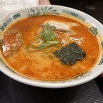 Hidakaya - 麺は中細ちぢれ、スープはあっさりとした豚骨です。パンチはありませんがバランスは良いです。具はちょっとアレですが価格を考えれば十分。いや〜たまには日高屋飲みもいいですね！ご馳走様！
