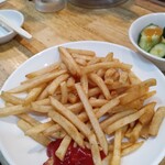 渋谷餃子 - 山盛りポテトフライ