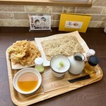 更來 - 北見かきあげの更科そば 1870円。