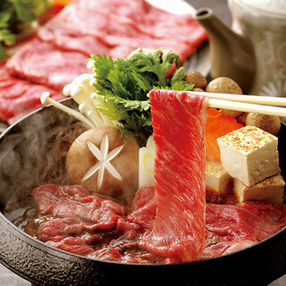 【厳選された黒毛和牛】のすき焼き・しゃぶしゃぶ